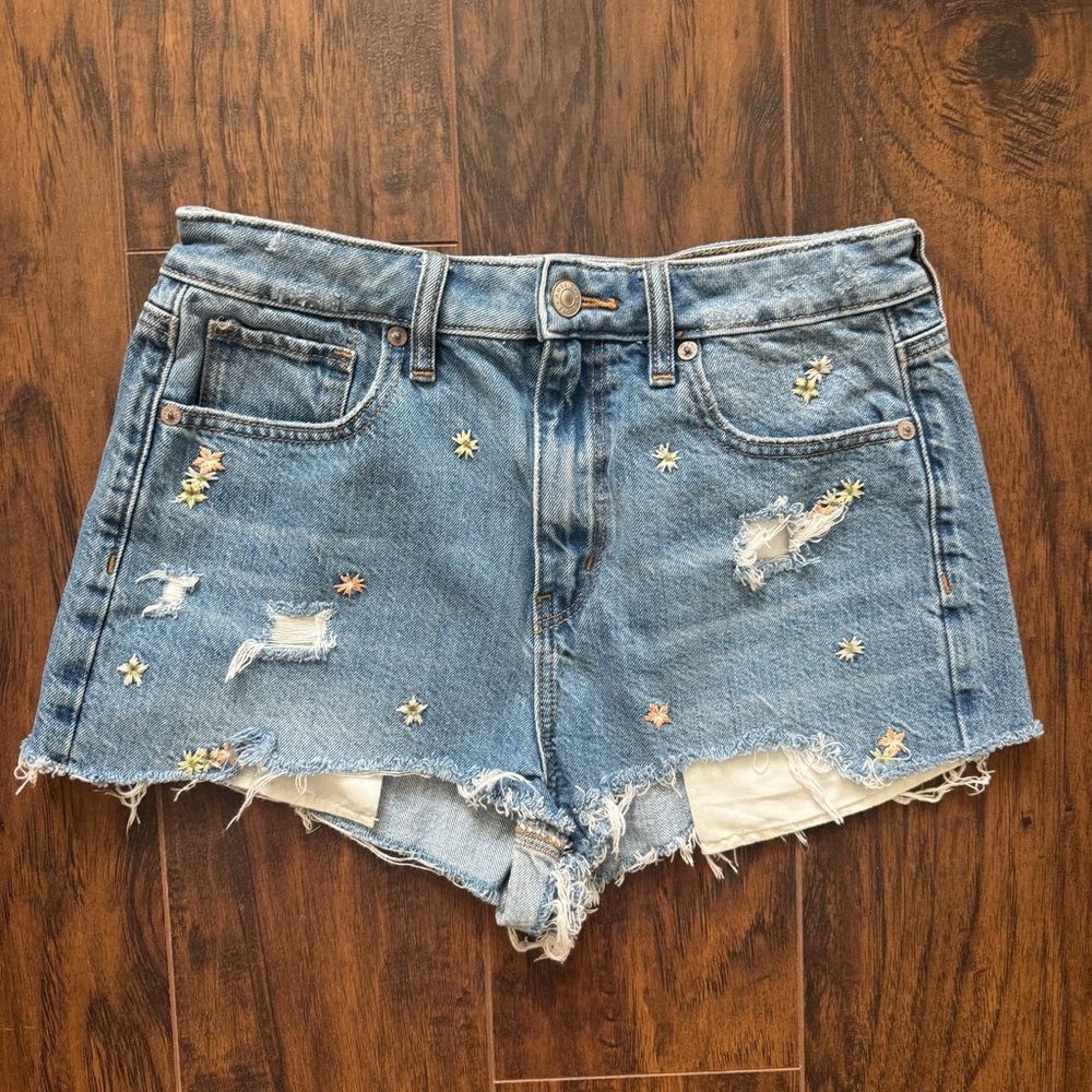 American Eagle Size 4 Mom Jean Shorts